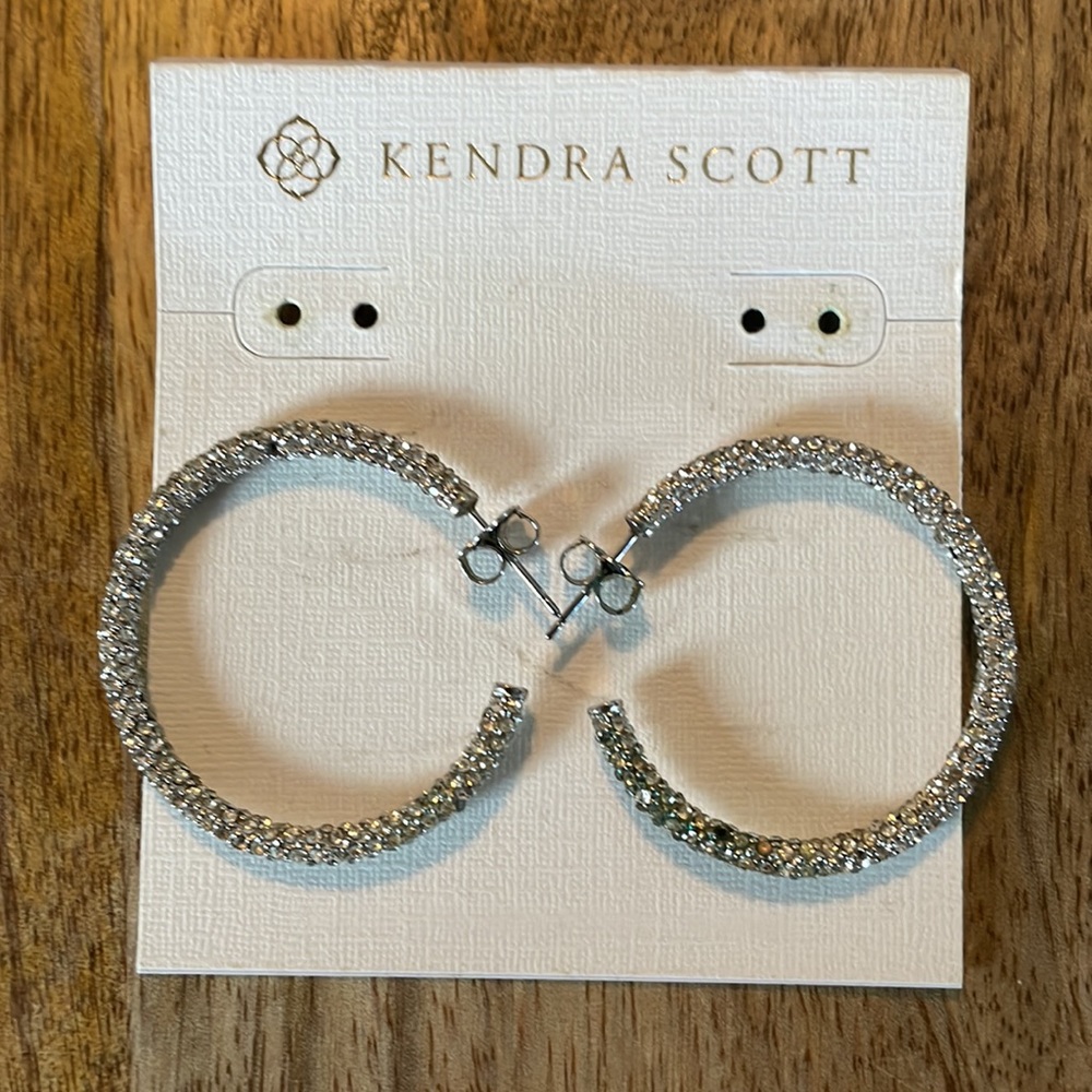 KENDRA SCOTT Silver Rhinestone Hoops Push-Back 1” Round Timeless Classic $80 NEW
